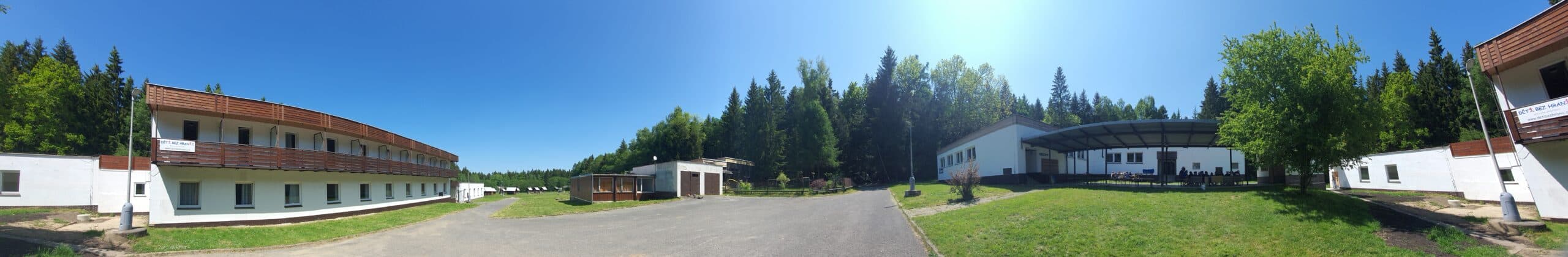 Panoramatický pohled na areál resortu Hutě